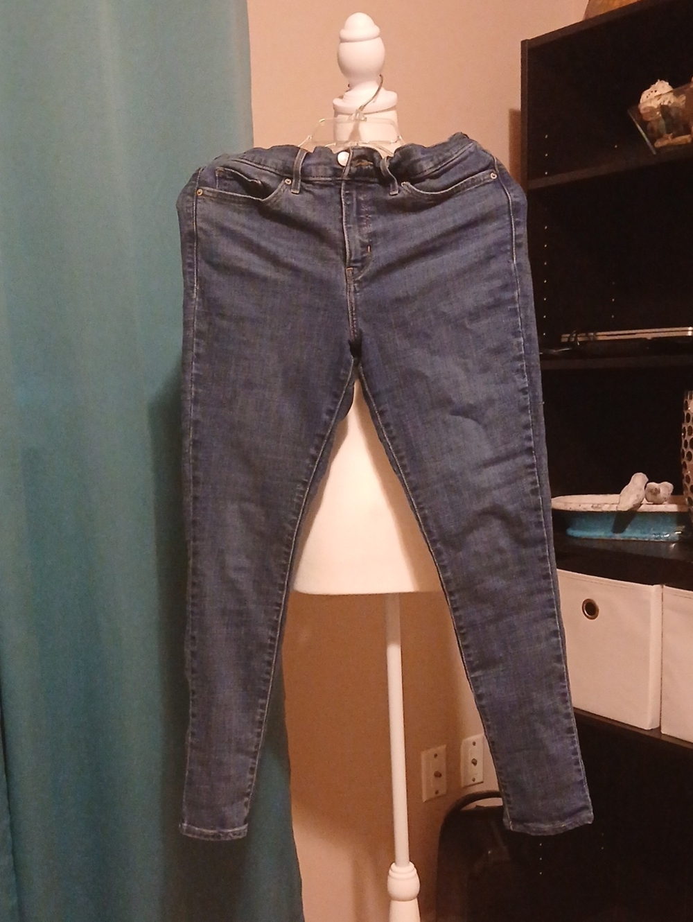 Levi's Women's Skinny Jeans in Medium Blue